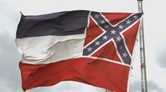 Vláda v Mississippi chce změnit státní vlajku kvůli rasistickému symbolu