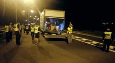 Policisté a celníci zkontrolovali desítky kamionů! Hledali migranty