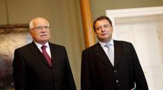 Paroubek chválí Klause. Oběma vadí Ústavní soud
