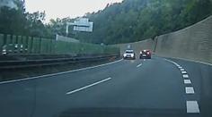 VIDEO: Další auto se řítilo v protisměru! Zasahovala policie i vrtulník