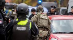 Policie zadržela dva podezřelé mladíky, kteří na škole v Hamburku vytáhli na učitelku pistoli