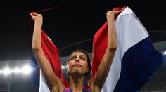 Ponížení slavné atletky. Manželovu nevěru odhalil živý přenos v televizi