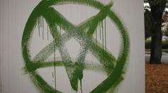 Popletený satanista hanobil kostel. Netrefil se