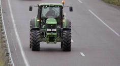 VIDEO: Takhle to vypadá, když vás na dálnici předjede traktor