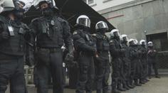 Bitka anglických a srbských fanoušků. V baru po sobě házeli židle a sklenice