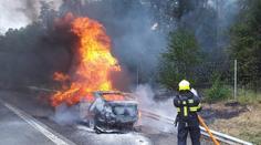 Dálnici D1 blokovala dlouhá kolona. Shořelo tam auto