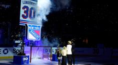 Velká pocta. Rangers vyvěsili Lundqvistovi dres, přál mu i Hašek
