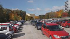 Parkování v nemocnicích je čím dál větší problém. Některé rozšiřují kapacity