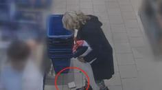 Poznáváte ji? Žena v obchodě ukradla peněženku a obratem s ní zaplatila