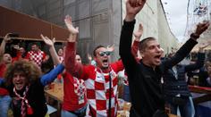 ŠÍLENSTVÍ v chorvatských ulicích: Slavil se postup do finále! VIDEO