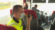 Policisté cílí na nepozorné řidiče. Využívají k tomu speciální autobus