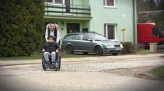 Mamince s nemocným Míšou zkrouhli příspěvek na péči. Pomohli jí cizí lidé