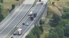 Policie kontrolovala nebezpečné předjíždění. Za pár hodin pokutovali 15 kamionů