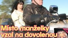Místo manželky vzal na dovolenou umělou pannu