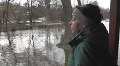 Voda vyhnala lidi z Mrákotína z domovů. Vzali jsme si jen pár věcí, zoufají si