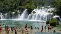 Dva turisté se utopili v Chorvatsku. Táta a dcera se na dně drželi za ruce