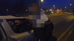 Opilý otec tlačil kočárek se dvěma dětmi. Naměřili mu téměř tři promile!