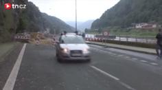 Silnice mezi Hřenskem a německou Schmilkou zůstane uzavřena déle než se čekalo