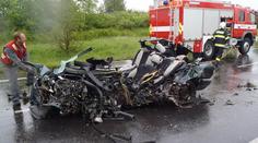 Z těchto fotek mrazí! Řidič osobáku nemohl střet s kamionem přežít