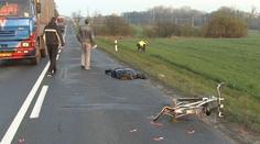 Tragický dopravní karambol: mrtvý cyklista, čtyři auta v sobě
