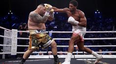 Joshua zachránil své impérium. Od sponzorů dostává čtvrt miliardy