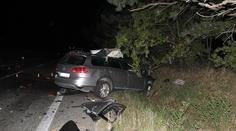Passat náhle vjel do protisměru, řidič střet s náklaďákem nepřežil