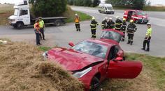 VIDEO: Firemní Ferrari za miliony bouralo u Benešova! Dva zranění