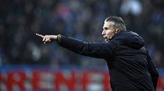 Bizár v Nizozemsku. Rozhodčí nechal na  hřišti dvanáct hráčů. Rozčílilo to ikonu