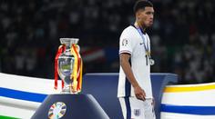 Dvě tváře hvězdy Bellinghama. Nejdřív kopal do věcí, pak objímal děti soupeře