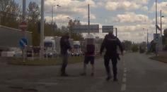 Zatmění za volantem: Mladík neudržel auto na silnici, hlídce pak zatancoval!