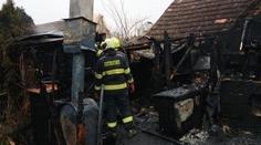 Neštěstí na Strakonicku: Při požáru přístavby uhořel člověk