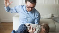 Češi mají jasno! Dát dítěti na zadek je v pořádku. Zákaz je nesmysl, tvrdí