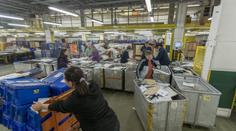 Malé platy a buzerace! Bývalí zaměstnanci pošty promluvili
