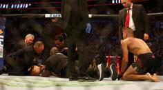 Brutální knockout! Price poslal soupeře do bezvědomí kopem vleže