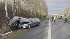 Hromadná nehoda blokovala dálnici D7. Na D6 se převrátila dodávka