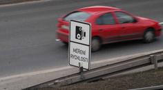 Pomsta! Vyrobil si sousedovu SPZ a schválně jezdil rychle kolem radaru