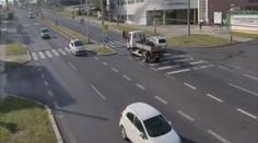 Žena šla s dětmi po přechodu, málem je ve druhém pruhu srazil náklaďák