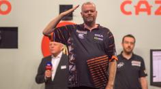 Legendární van Barneveld na MS postoupil, naopak Sherrocková končí