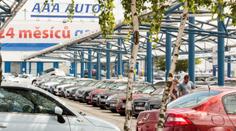 Lidé si na úvěr pořizují ojeté vozy se stále vyšší financovanou částkou
