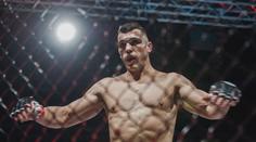 Večerní trénink v Dubaji. Boxer Ducár se před životním zápasem nešetří