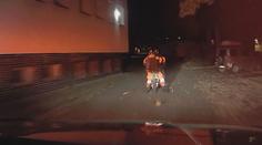 Policisté naháněli opilé děti na motorce. Mladší z dvojice skončil v nemocnici