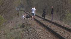 Další tragická smrt na přejezdu u Mlékojed! Dívku srazil vlak