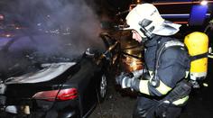 V pražských Kyjích hořela auta, škoda jde do milionů