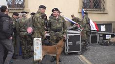 Policie chce pokutovat nošení uniformy. Vadí jí domobrany v maskáčích