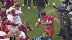Pořádná divočina v Jižní Americe. Policie použila na fotbalisty pepřový sprej