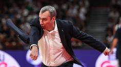 Kouč reprezentace je zavřený v Izraeli. Smí nejdál 100 metrů od domu
