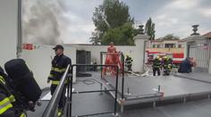 Hasiči zkrotili požár v muzeu Kampa. Zjišťují škody na milionových obrazech