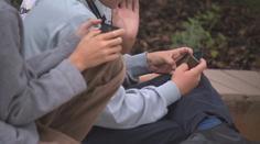 Umělá inteligence místo kamaráda. Rodiče často netuší, co všechno jí děti prozradí