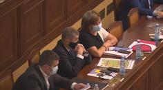 Vláda se sešla s opozicí. Kompenzační bonus bude Sněmovna řešit ve středu