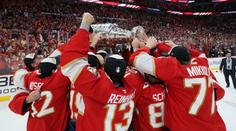 Florida znovu porazila Oilers a obhájila Stanley Cup, slaví i Nosek s Vaněčkem